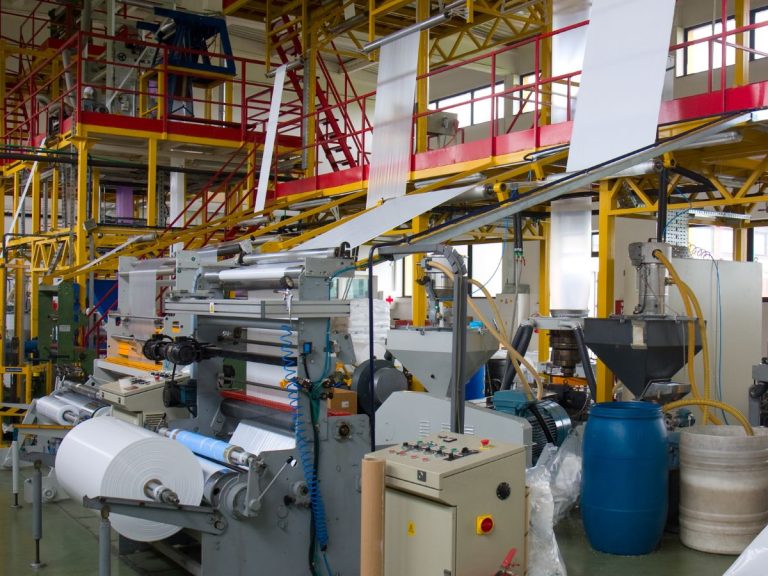 Molding Machine Manufacturer: Choosing the Right Partner in 2025